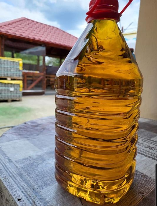 Tuica 50 grade tinuta in butoi de dud