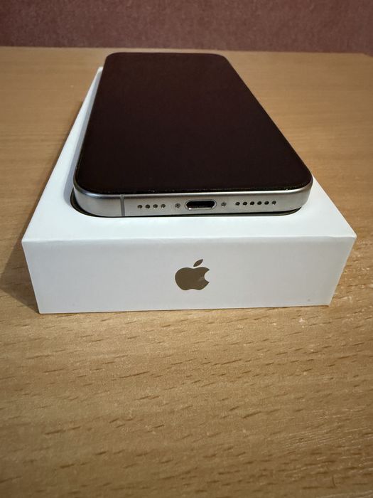 Iphone 15 pro max 256GB Като нов!