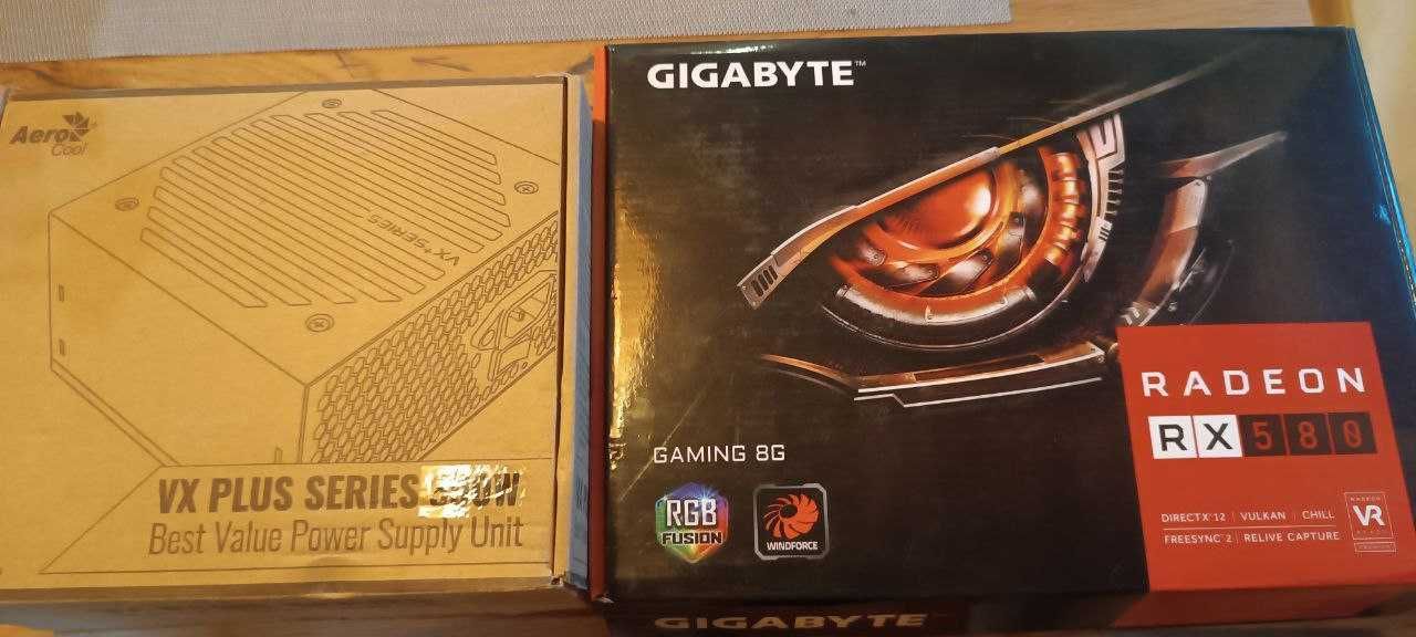 Видео карата  gigabyte RX 580 8GB RGB и захранването към нея.