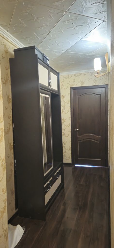 Шкаф в прихожую в хорошем состоянии