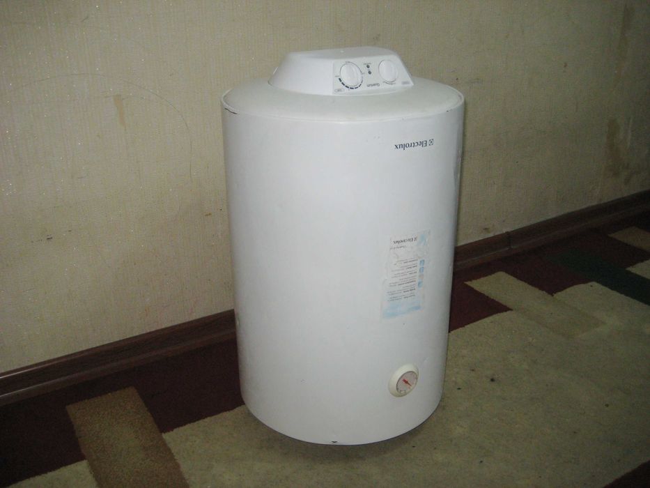 Водонагреватель накопительный Electrolux80лт отличном рабочим состояни