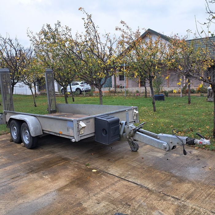 Remorca pentru utilaje  de 3,5 Tone An 04/2010 cu rampe stare perfecta