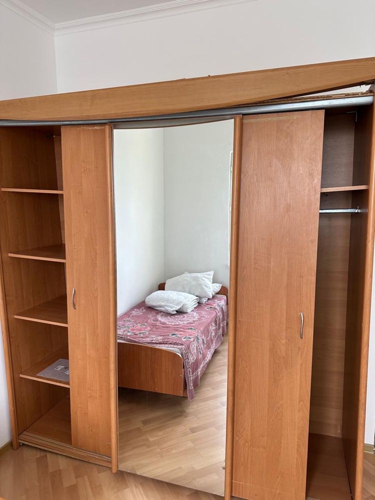 Шкаф раздвижной.