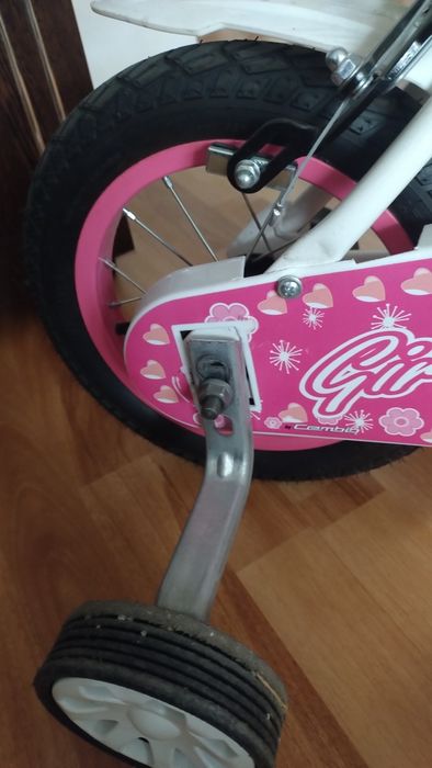 Vând bicicleta copii aproape noua