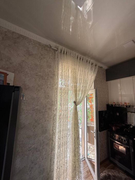 Квартира  2 хона 2 этаж чирчик бозор макро ёнида