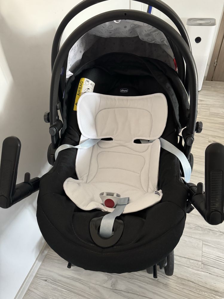 Vand Carucior Chicco 3 in 1 - Folosit