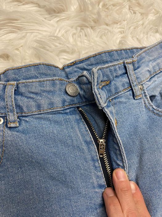 Pantaloni scurți blugi Bershka