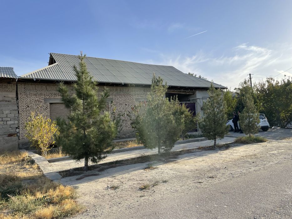 Navoiy shahri Umid qo’rg’onidan hovli sotiladi