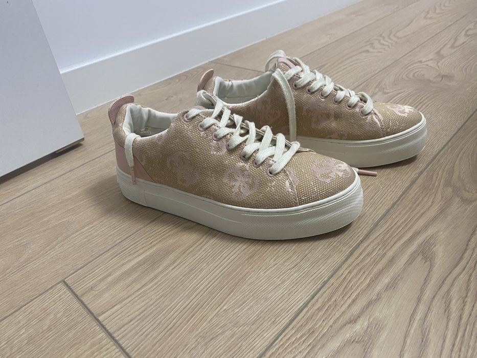 Adidasi Guess marimea 40