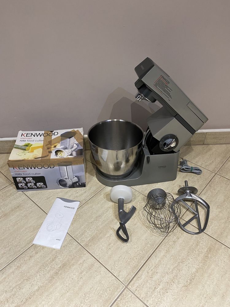 Mixer bucatarie Kenwood Major  KM 800 si Stick Caso SV 200