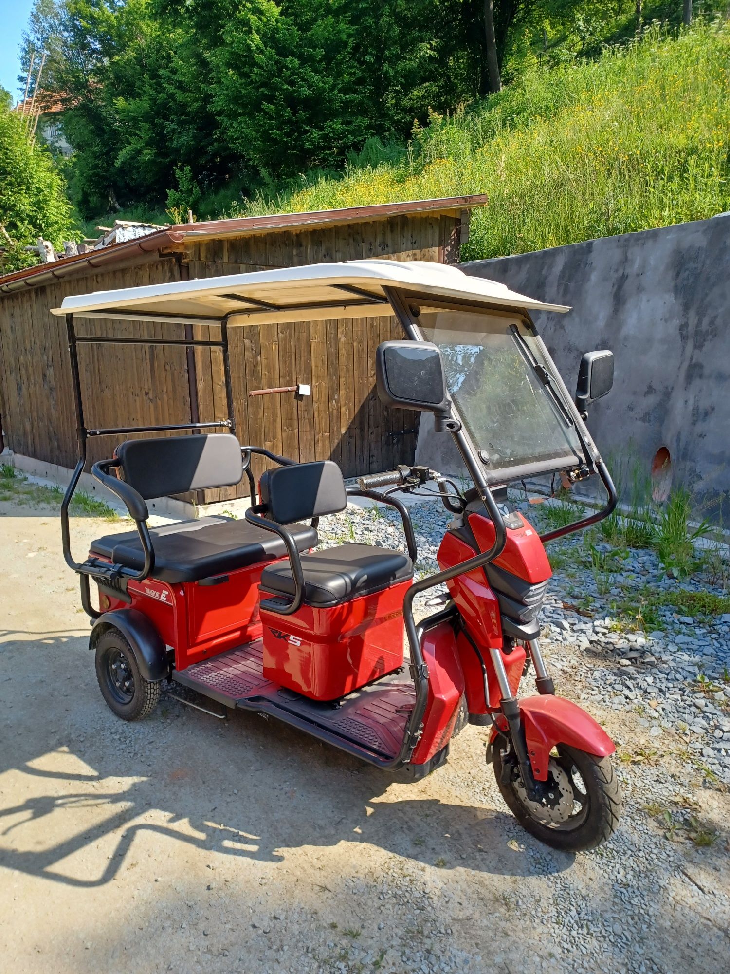 Vând triciclu electric