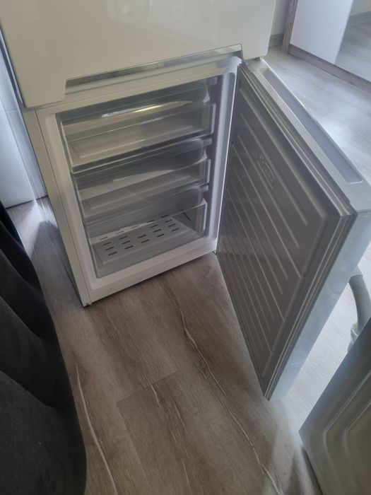 Vand frigider Heinner, pret 900 de lei neg.