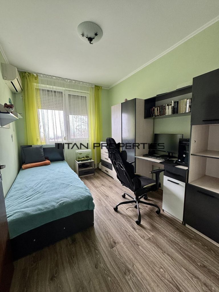 Продава се Тристаен апартамент в Бургас, Меден рудник - зона А - 81 кв.м за 1482 €/кв.м - Снимка #4