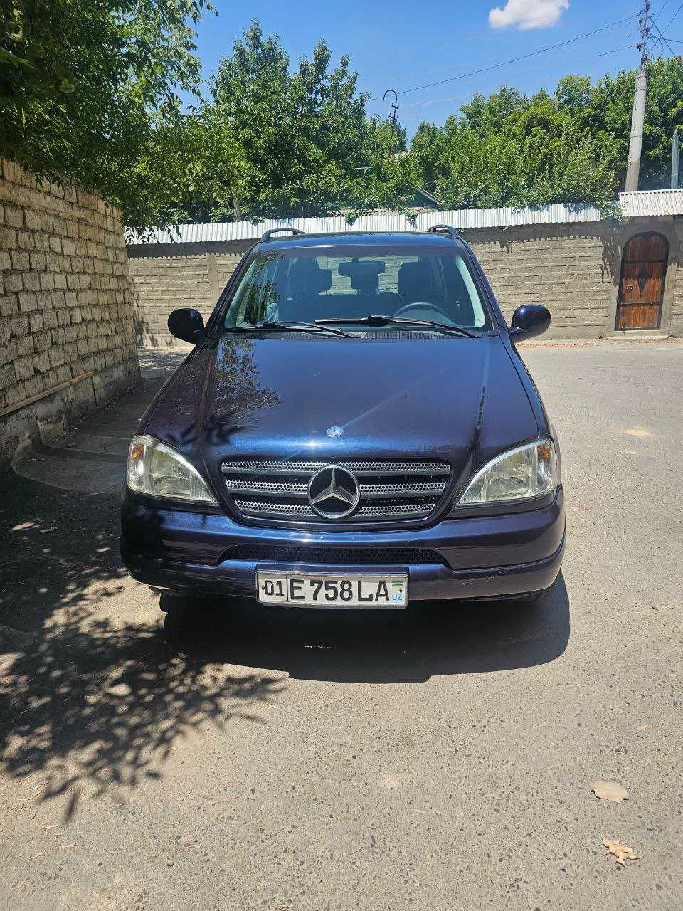 автомобиль Mersedes ML 163