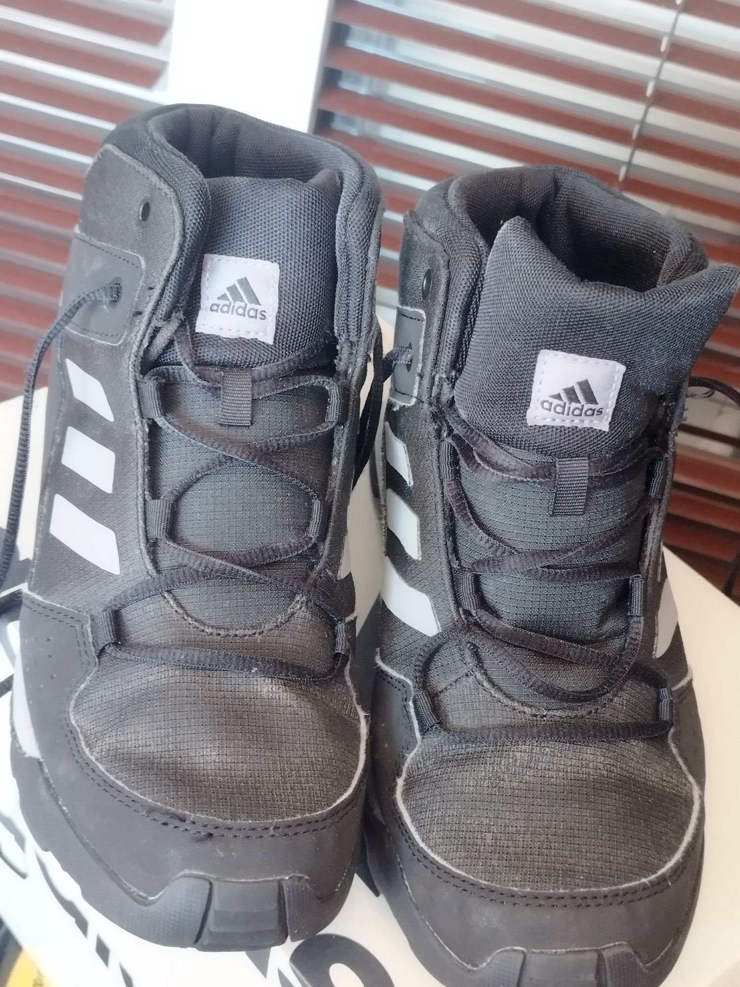 Adidas зимни боти размер 38