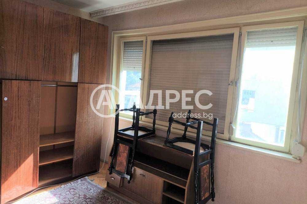 Двустаен апартамент в централната част на гр. Разград