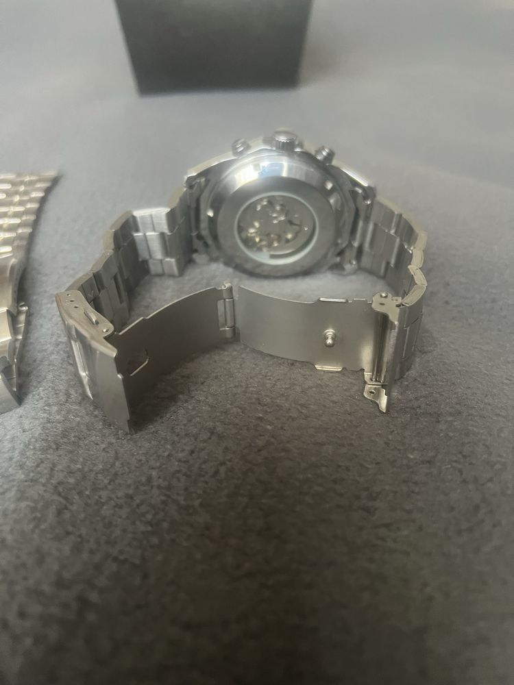 Skeleton watches Механичен часовник самонавиващ се!!!