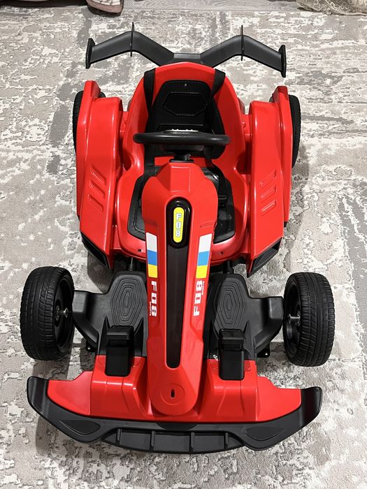 Продам детскую электронную машину электрокар