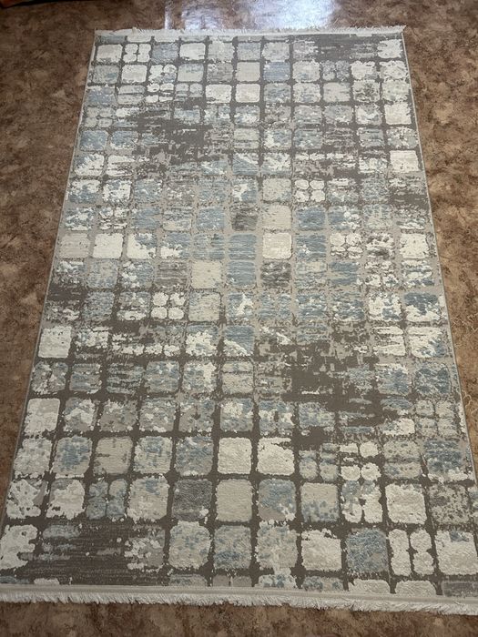 Продается ковер в хорошем состоянии