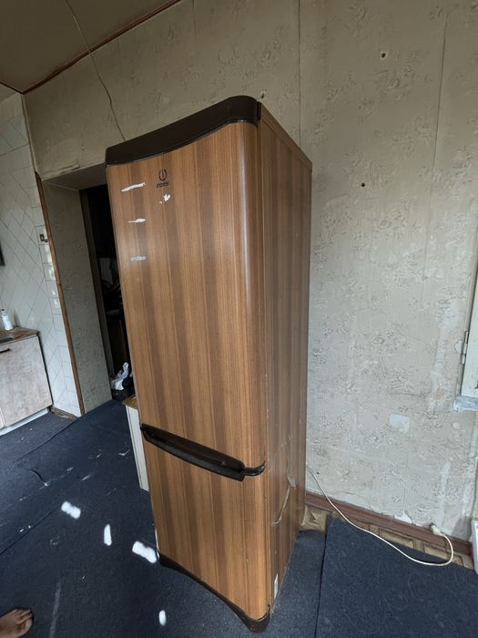 Indesit xaladilnik sotiladi