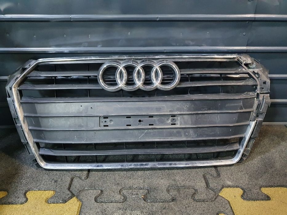 Grila cu semn AUDI A4 V Avant 8W5, B9 2015 - > 8W0853651BM