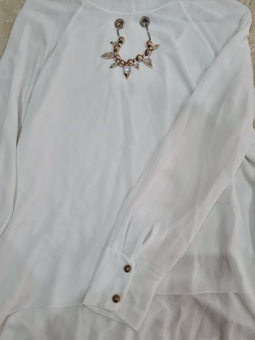 Дамска риза с колие