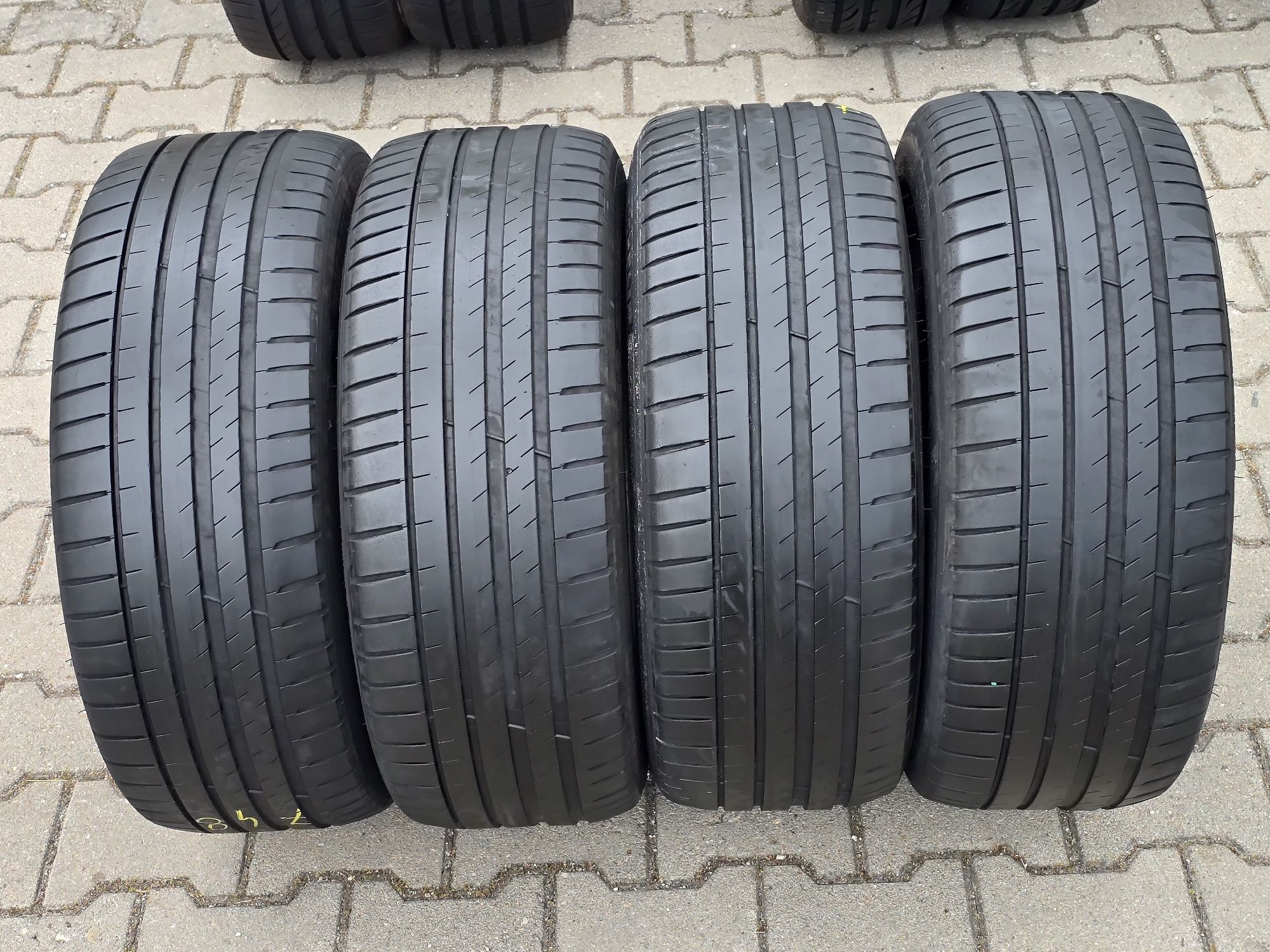 235 45 18 Michelin 2 br.
