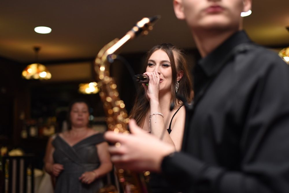 Dj cu solist, solistă