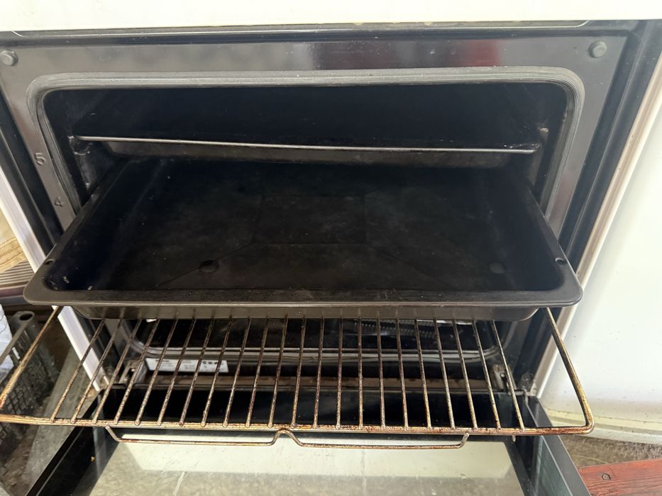 Газовая плита с духовкой