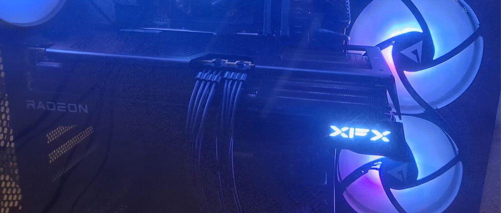 Placa video XFX Radeon RX 9070 XT Swift Triple Fan Gaming Edition 16G