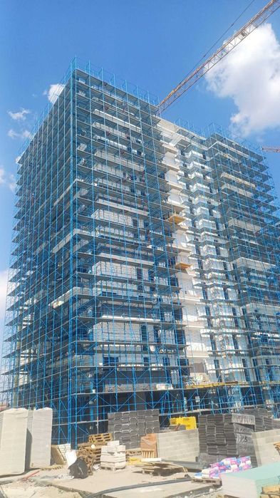 Inchiriem schela metalica de fatada