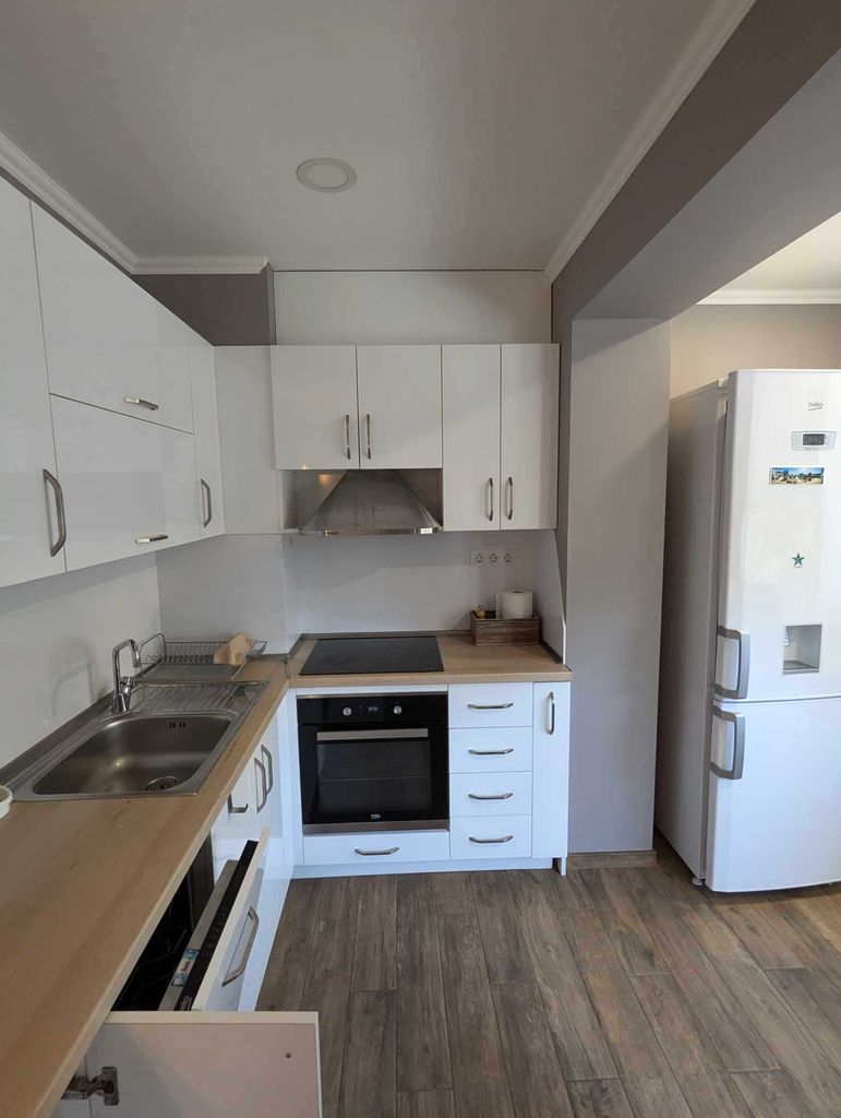 Дава се под наем Тристаен апартамент в Варна, Нептун - 90 кв.м за 700 € - Снимка #3