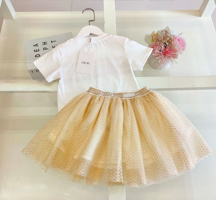 Детски комплект Dior пола и тениска.Размер 110см  120см 130 см и 140см