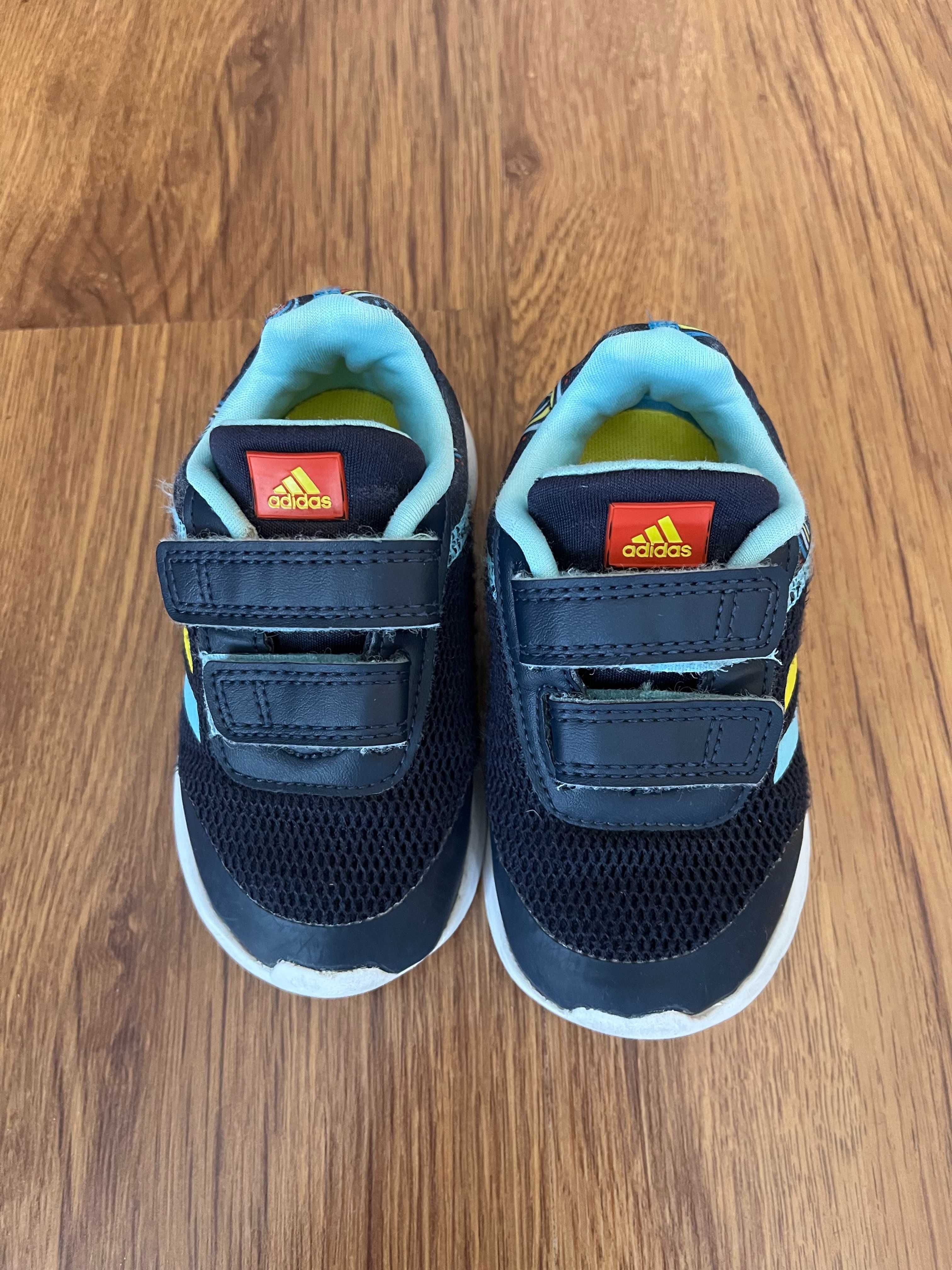 Детски маратонки Adidas номер 22