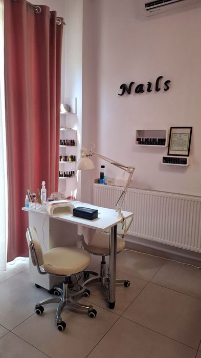 Studio style închiriază 4 posturi