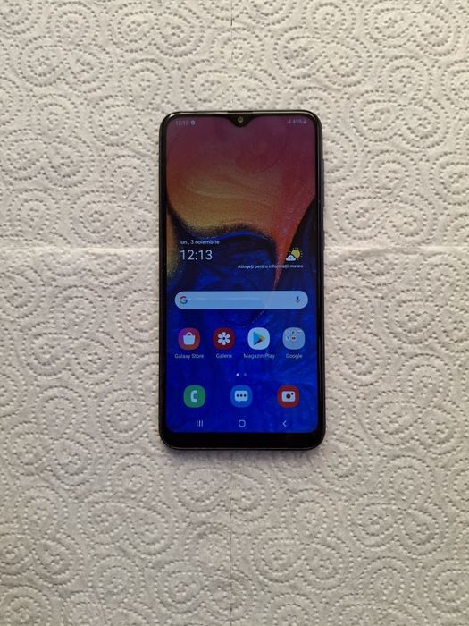 Samsung Galaxy A10 albastru, ecran crăpat,  150 lei, utilizat