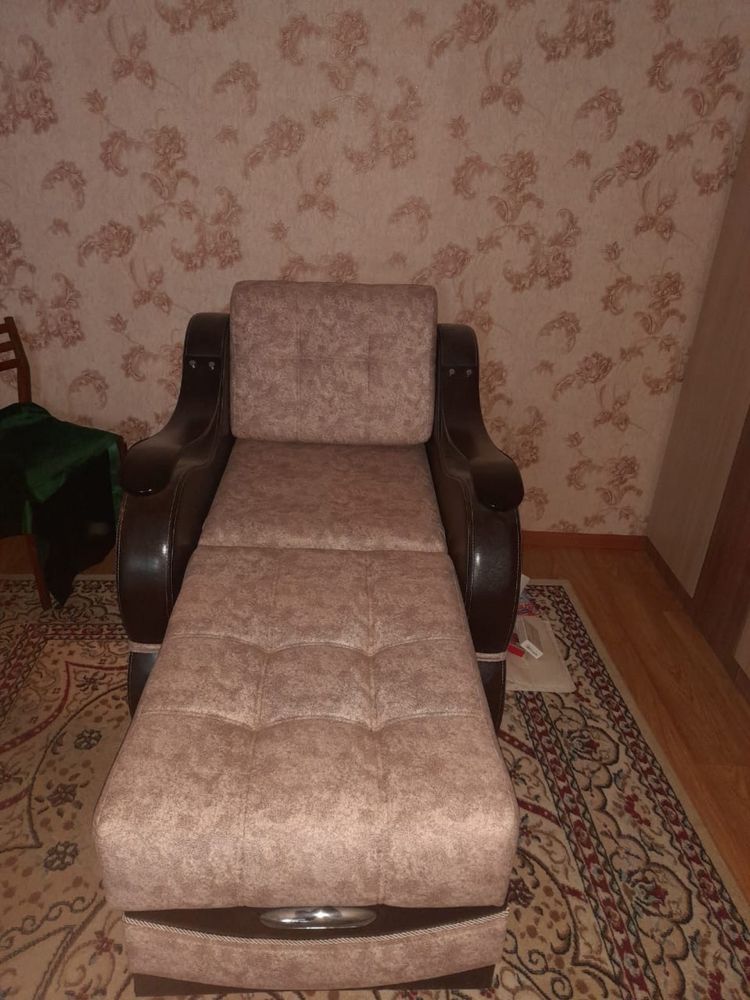 Продам 2 кресла . В хорошем состояние .