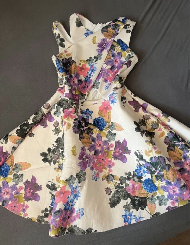 Rochie de zi, înflorată