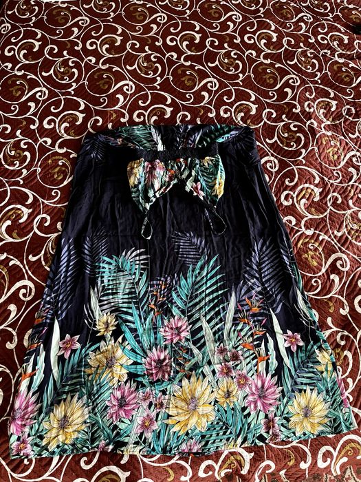 Лятна рокля с флорални мотиви