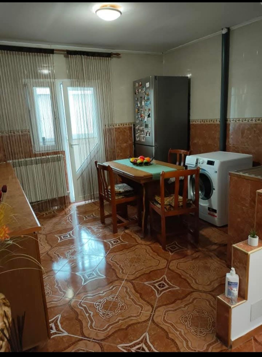 Închiriez apartament cu 2 camere decomandat