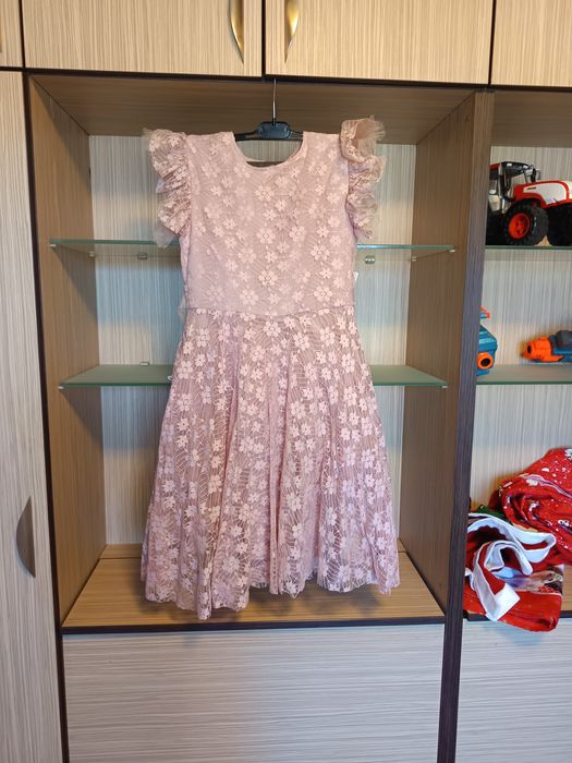 Официална рокля.