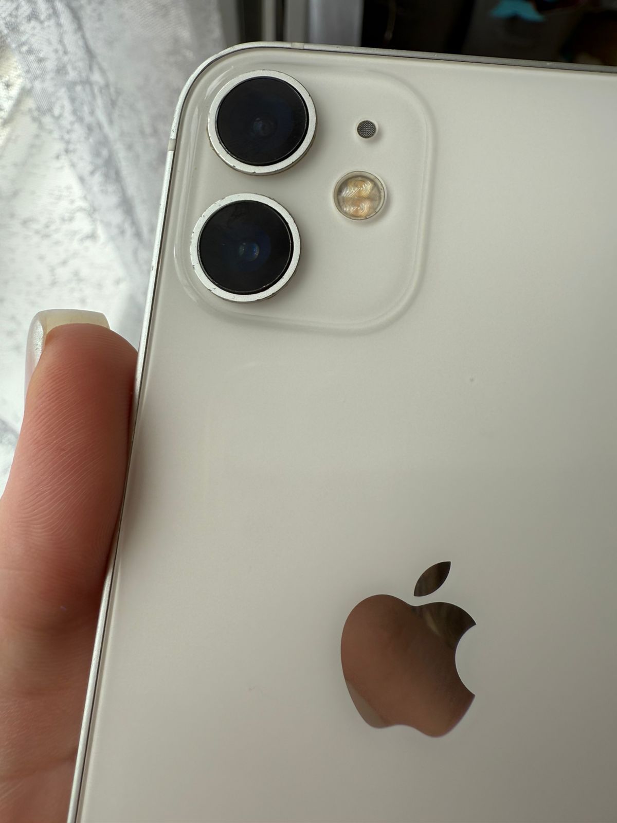 IPhone 12 mini белого цвета