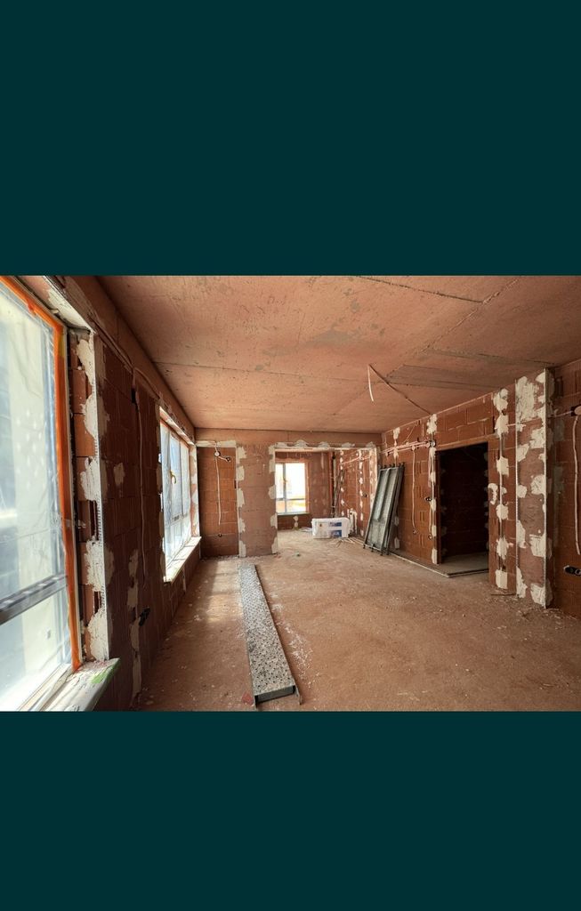 Продава се Тристаен апартамент в Казанлък - 116 кв.м за 992 €/кв.м - Снимка #2