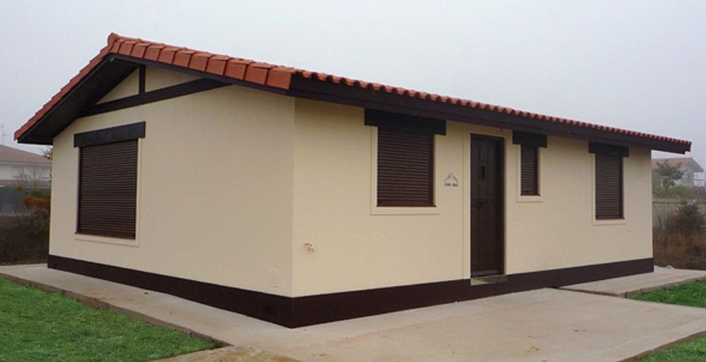 Casa, garaje auto, containere din structura metalica si panou sandwich