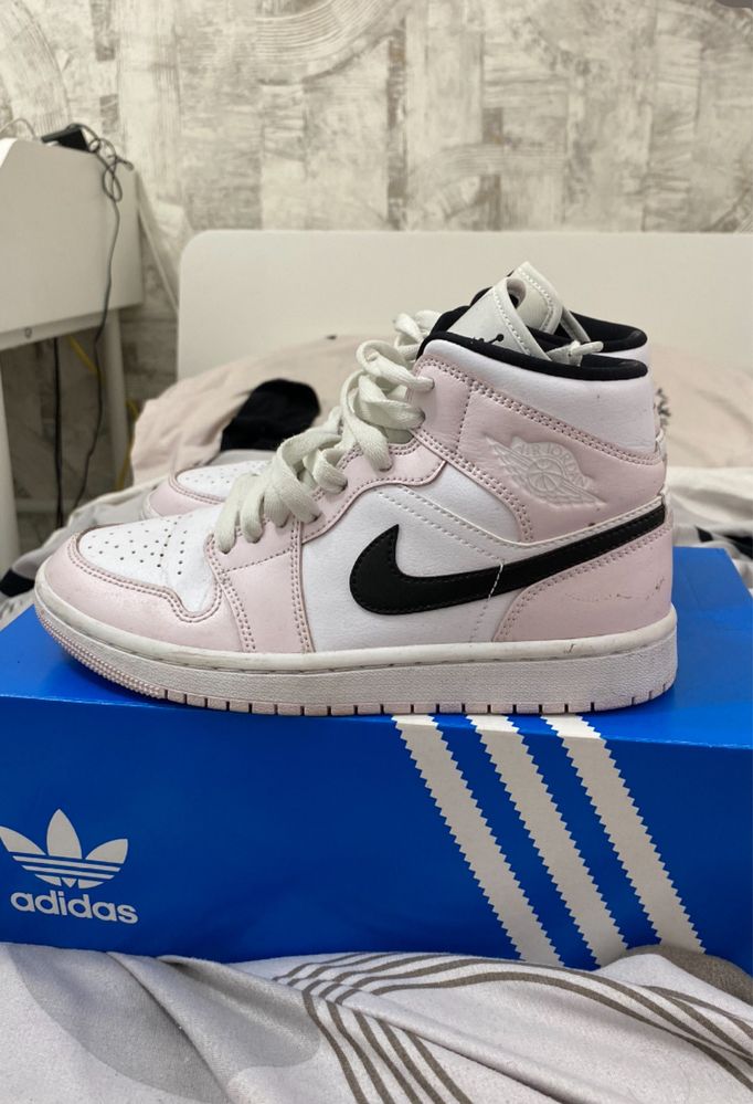 Jordan 1 Pink Quartz