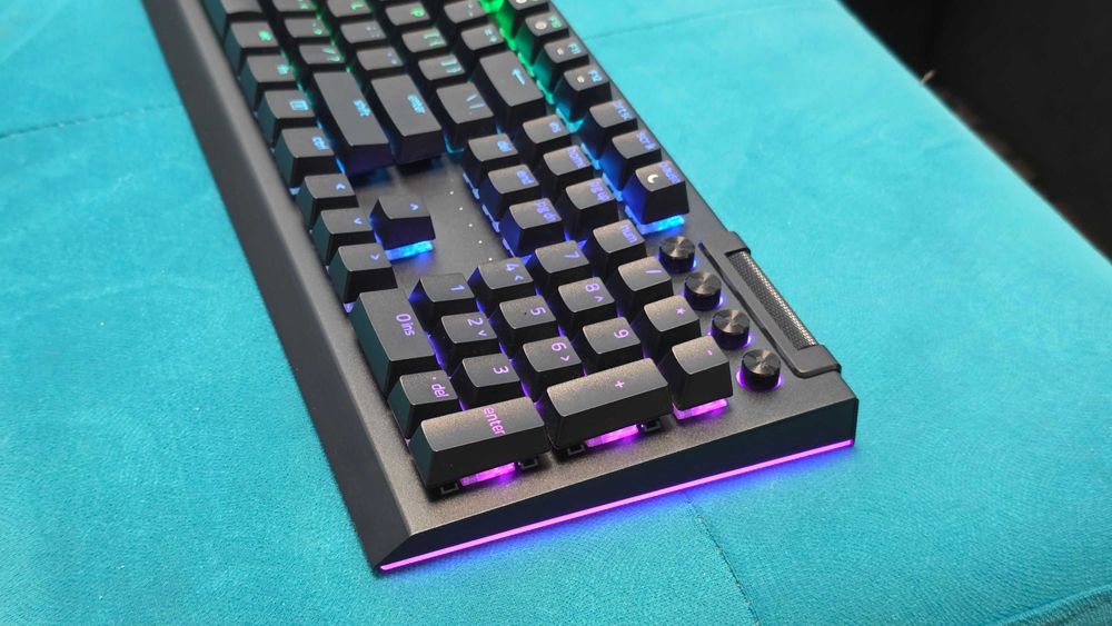 Vand Tastatura Razer Blackwidow V4 !!