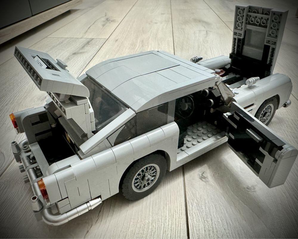 Lego Creator Expert 10262 Aston Martin DB5 si 10252 VW Beetle