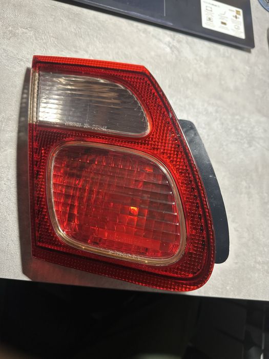 Левый задний фонарь на ниссан альмеру н16