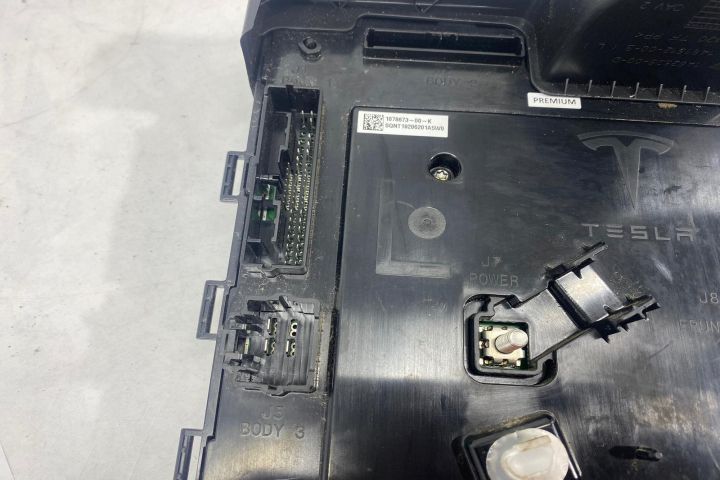 Modul control voltaj BCM stanga 1078673-00-k Tesla Model 3 1  [din 2017 pana  2020] seria