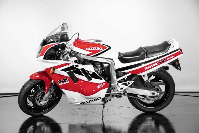 Продавам Suzuki gsxr 750 на части